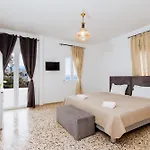 Nikos Hotell 4*