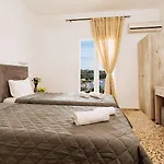Nikos Karterados (Santorini)