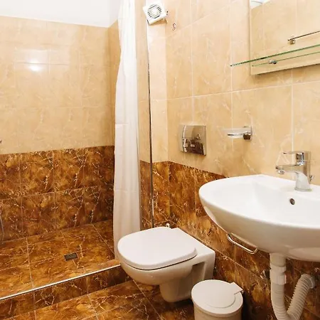Nikos Hotel 4*