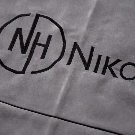 Nikos فندق