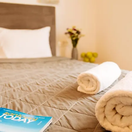 ニコス カルテラドス