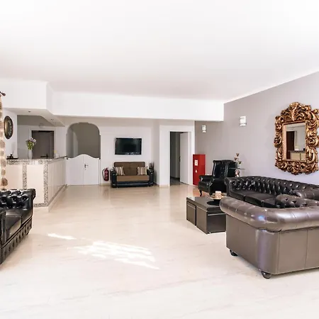 ニコス カルテラドス