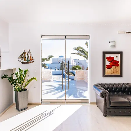 ニコス カルテラドス