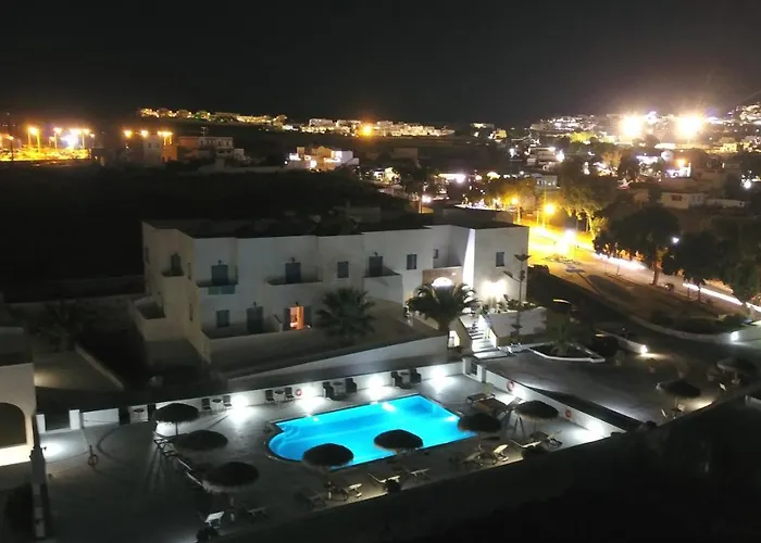 Nikos Karterados (Santorini)