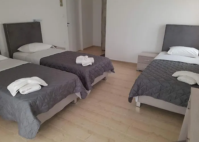 Nikos Karterados (Santorini)