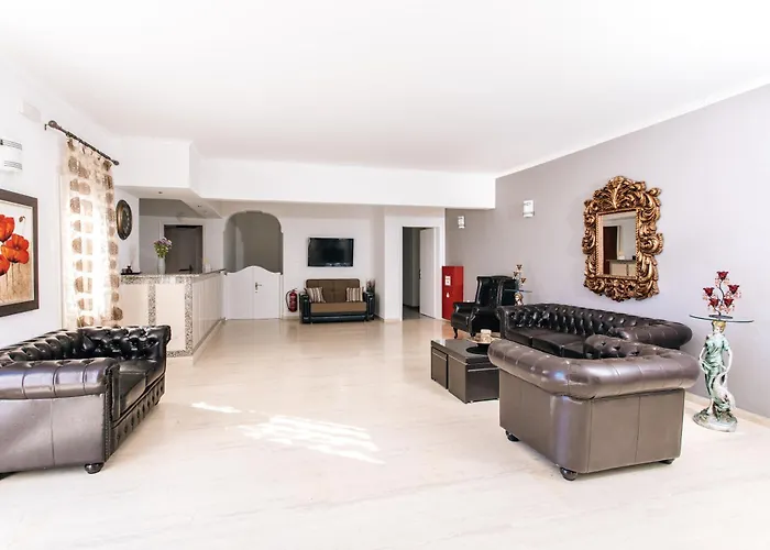 ニコス カルテラドス