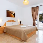Nikos 4* Karterados (Santorini)
